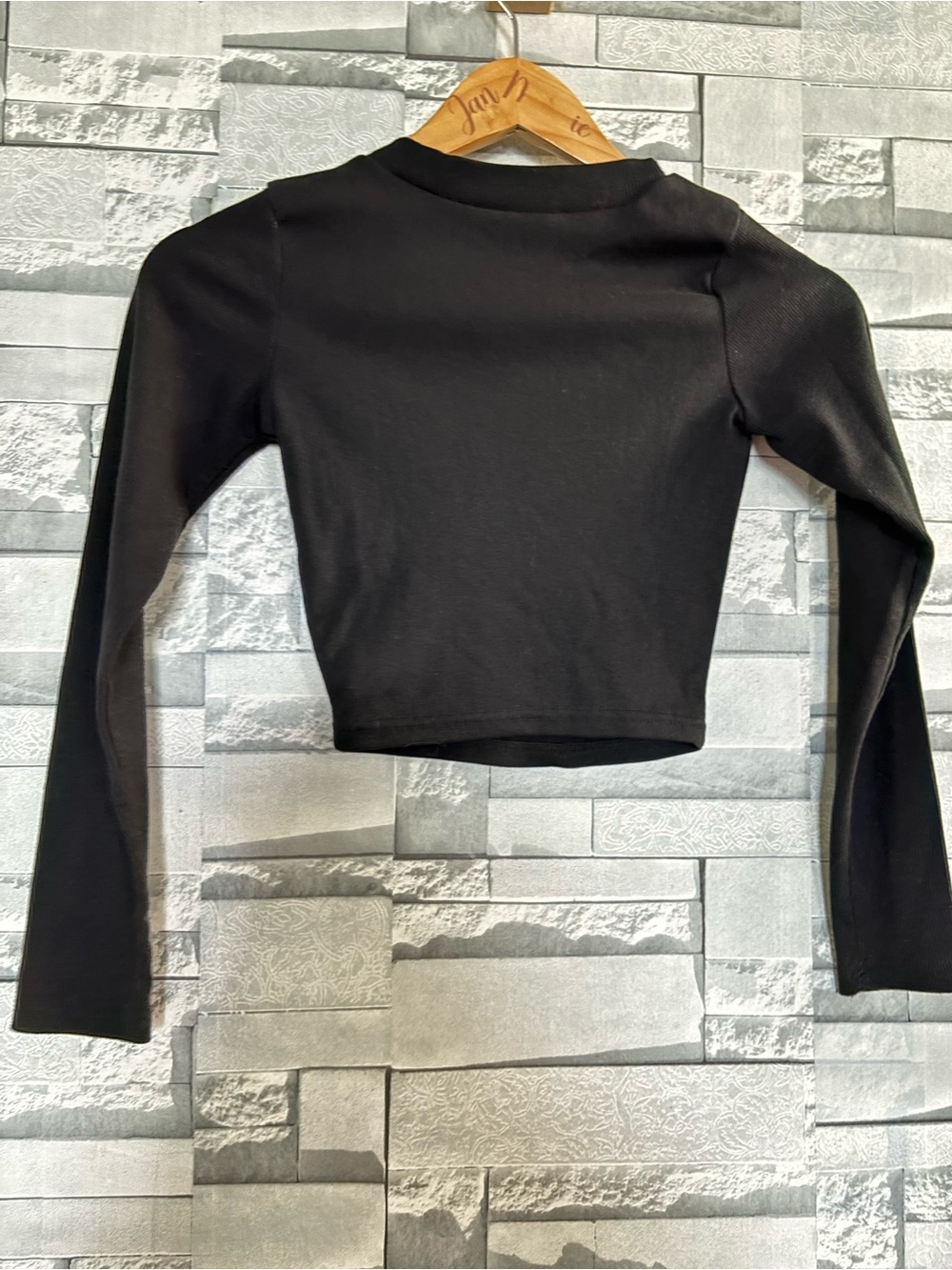 Everyday Black Long-Sleeve Crop Tee